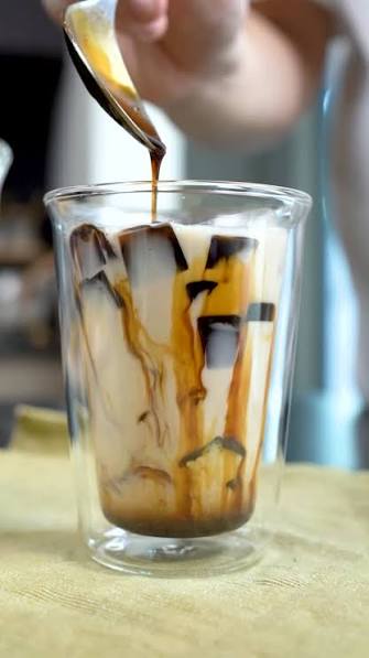 Es Cincau Susu Gula Aren